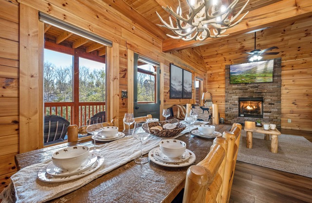 Rustic Fall Vibes Await! Private Hot Tub! Big Yard, Peaceful Area, Mellow Roads