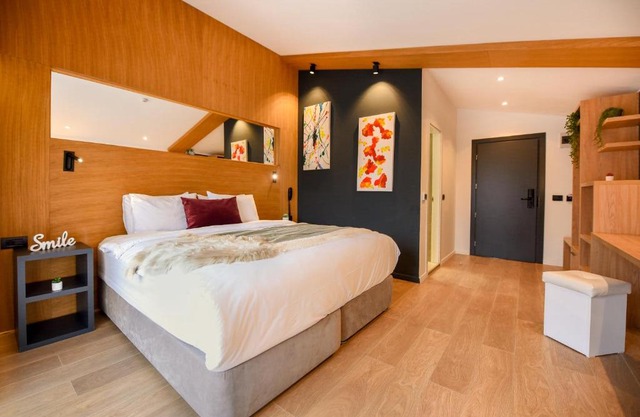 RUSTIC HEART - Cozy Hotel Room in Predeal