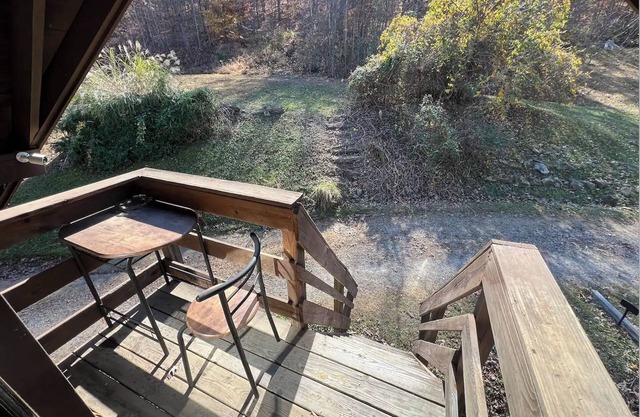 Rustic home in the woods with Central HVAC, walk around porch, & wifi