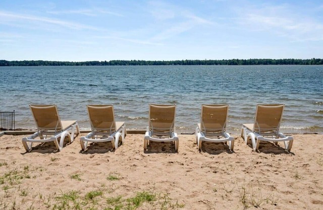 Rustic lakeside condo with fully equipped kitchen and balcony