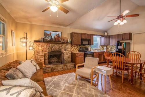 Rustic Mountain Cabin on River with Fireplace