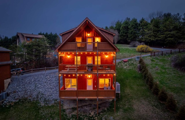 Rustic Mountain Retreat by Ghosal Luxury Lodging