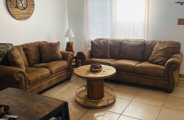 Rustic Retreat 2BR Getaway: Modern Comfort, Wi-Fi & More