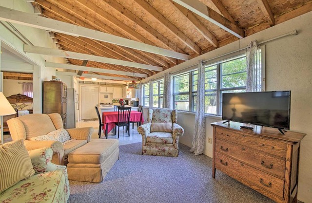 Rustic Retreat Across from Lake Family Friendly!