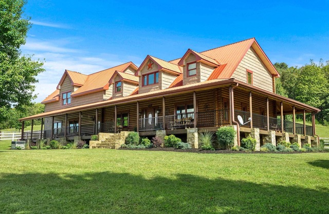 Rustic Retreat in Hickman on 160 Acres w/Views!