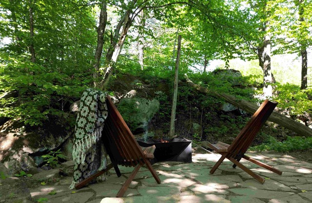 Rustic Spa Cabin Near Bromont Adventures