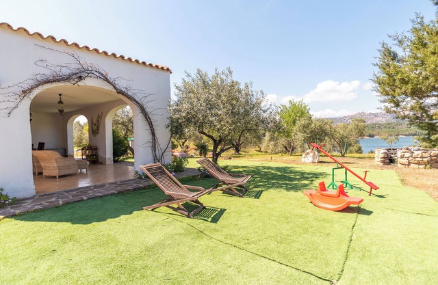 Rustic Villa with Wi-Fi, Air Conditioning and Beautiful Garden