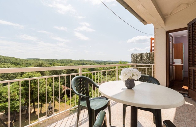 Rustical Apartment Dora with balcony and private parking