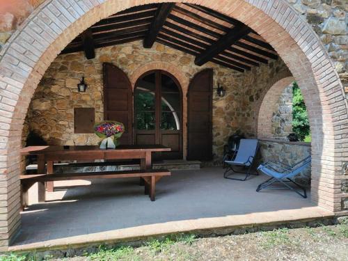 Rustico in un parco di lecci