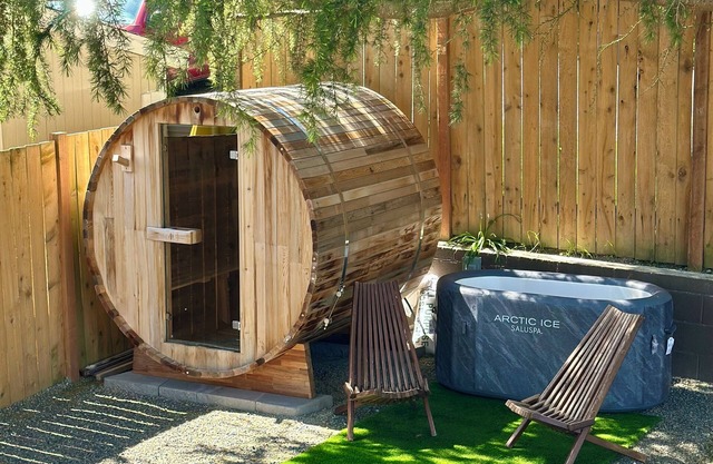 Ruston Retreat: Sauna, ice bath, Modern 4B 4BA n& Stunning Water View