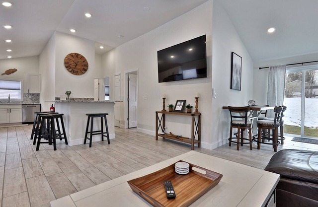 Rutland's Hidden Gem: 2 BR/1BA Renovated Home Close to Everything