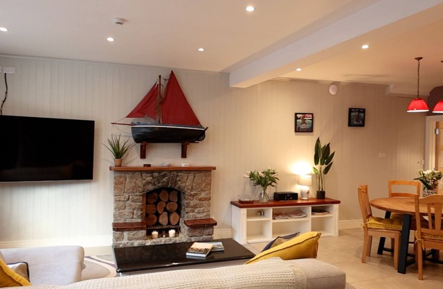Ryans Roundstone Retreats Quayside Luxury Apt