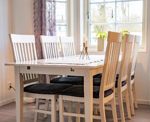Rymligt radhus med trädgård & parkering