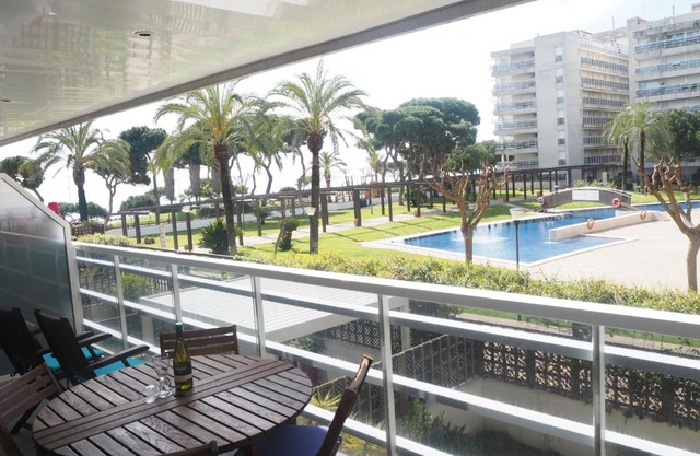 S'abanell central park ii. vistas a la piscina.