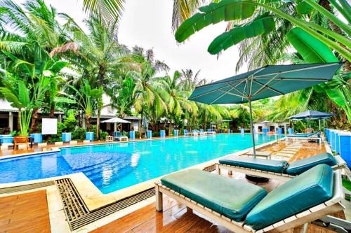 S79 Blue Paradise Pool Bungalow