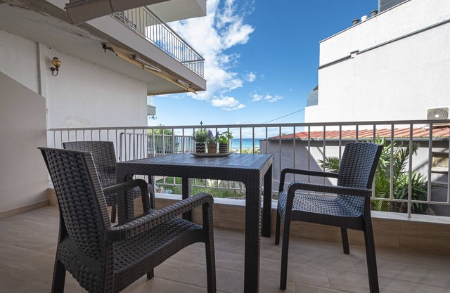 Sabbia Seafront Apartment 4 by RentalsPro