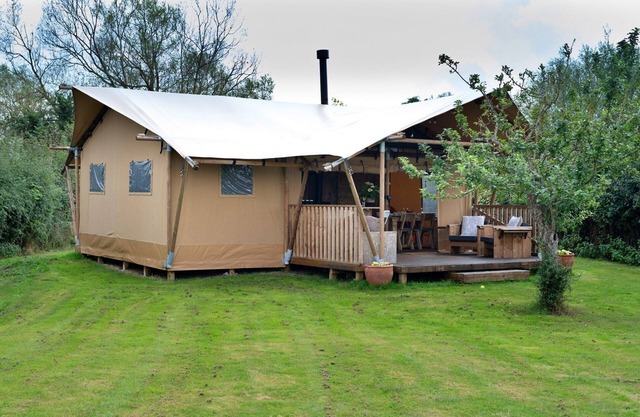 Safari Lodge in Wiltshire with Hot Tub