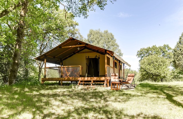 Safari lodge tent pond edge-Corrèze Dordogne Valley