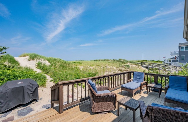 Sagamore Oceanfront Cottage—Decks & Sunsets