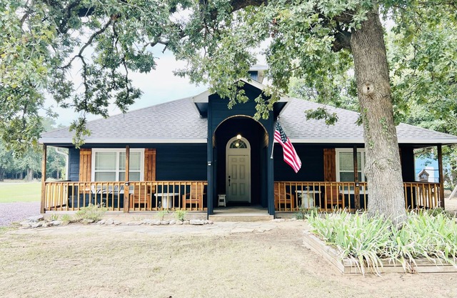Sailor House - 3bed 2 bath, Sleeps 14, Kayaks included