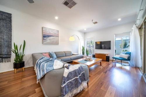 Sailors' Retreat 3BR Pool Beach Study