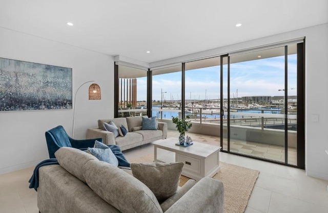 Sailview Escape - A Tranquil Marina Hideaway