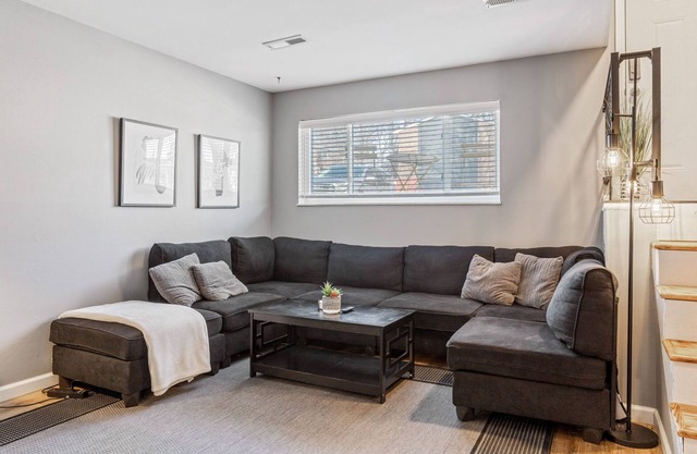 Saint Charles 2 Bedroom Townhome by StayLage