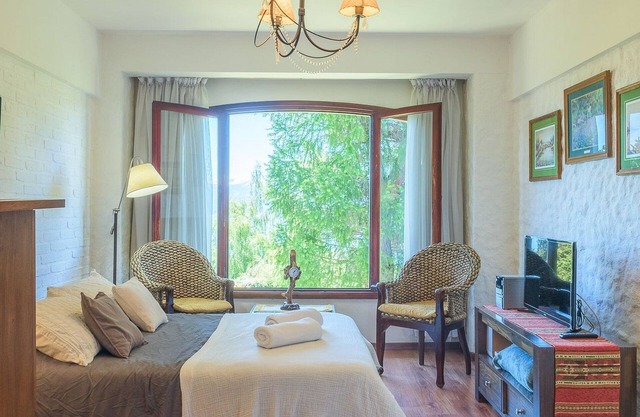 Saint Moritz Bariloche. Mtn and Lake Views.