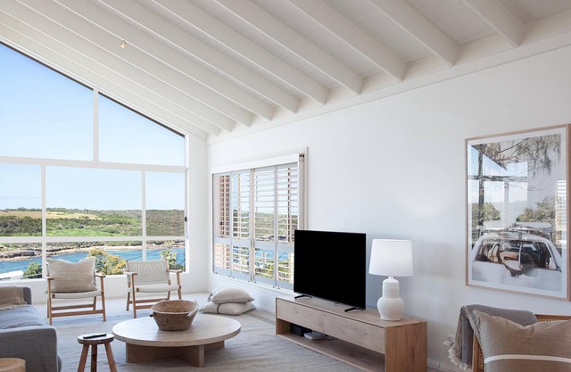 Salt at Malabar (ISYD) - 4 bedroom beach house with stunning ocean views