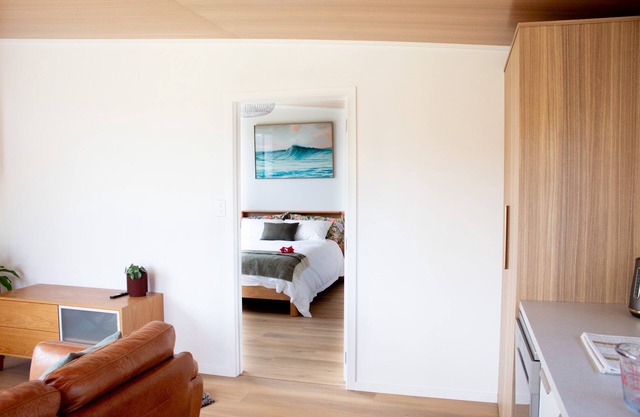 Salt Guesthouse-relax & unwind in this beautiful space. Rural feel, ocean close.