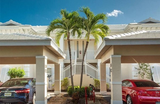 Saltwater Olympic-Sized Pool and Close to Beach 2bed/2bath in North Naples
