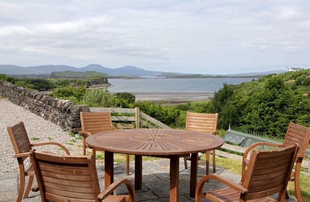 SALTWINDS, pet friendly, with a garden in Carbost
