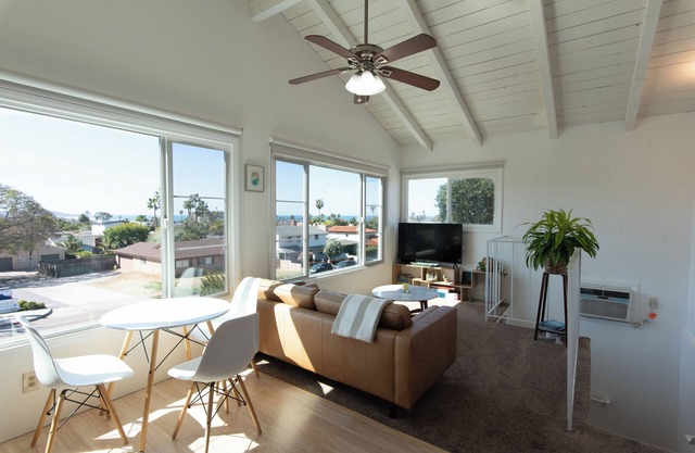 San Diego Gem in North PB Close to the Beach and Walkable to Restaurants