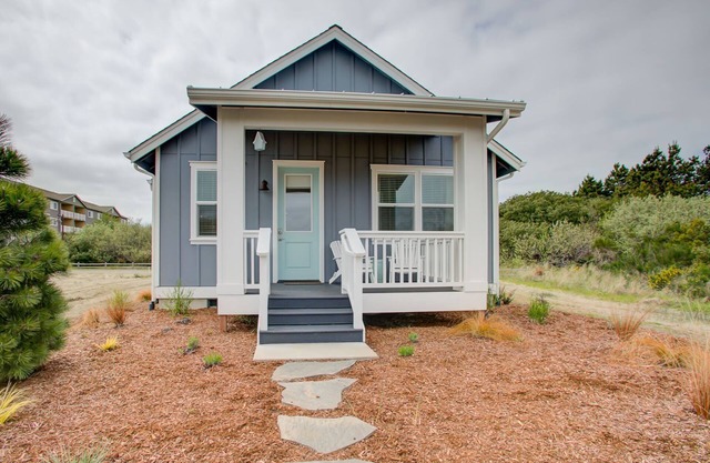 Sand Castle Cottage - Oyhut Bay Seaside Village