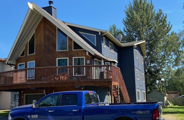 Sand Lake Jewel - Near Airport, Shopping and the Best Sushi in Town!