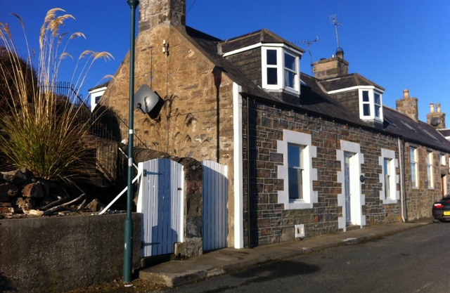 Sandend Cottage - in the picturesque 'get away from it all' fishing hamlet