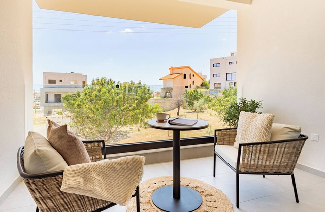 Sanders Eduardovich - Cute 1 Bdr Apt with Balcony