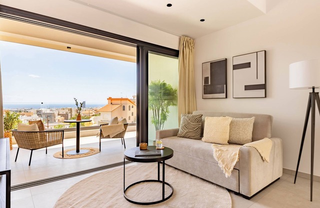 Sanders Eduardovich - Great 2-Bdr with Balcony