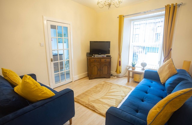 Sandgate 2-Bed Apartment in Ayr central location