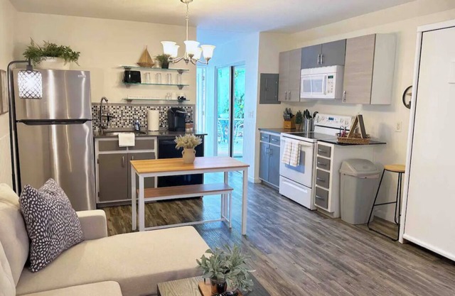 Sandpiper Cottage Near Beach