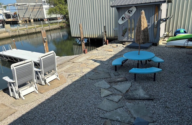 Sandusky Bay home 2 minutes from Cedar Point with private lagoon