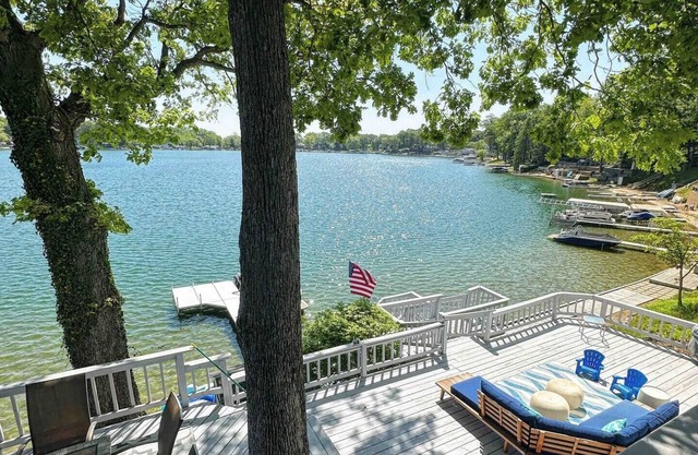 Sandy Lakefront Home - Sister Lakes - w/Pontoon