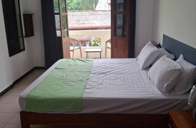 Sandy Steps- home stay upstairs 1 bedroom apartment with AC and WiFi