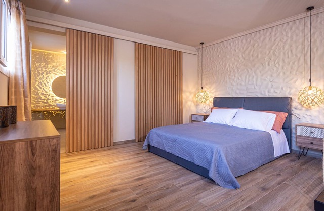 ⭐ Sandy Suite⭐ Elegant apt with Hot tub 10min walk to Ipsos Beach