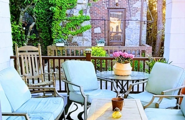 SandyBeachHouseLBNY Steps to Beach, Train & EatsnBeachside