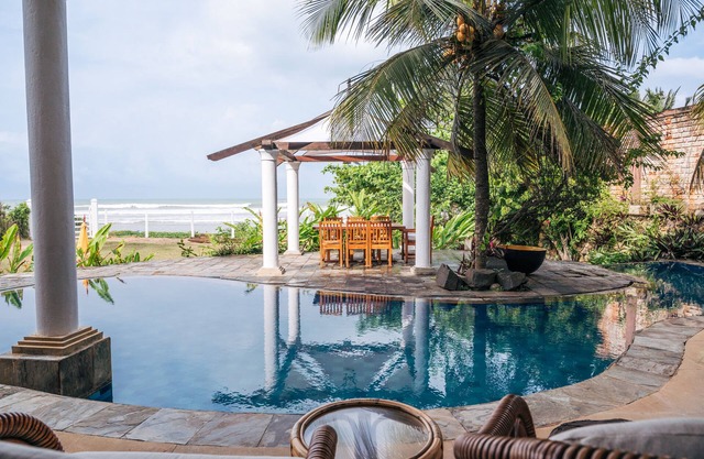 Sānti, a beautiful beach house with a pool on Weligama Beach