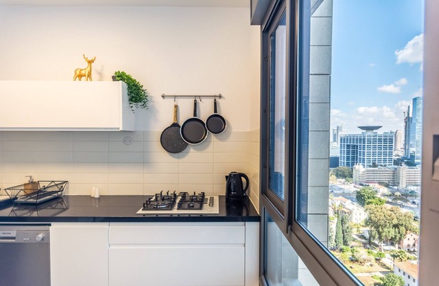 ^Sarona Summit^ - 21st floor with Amazing view. City centre