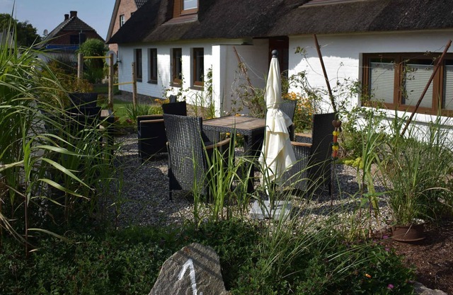 Saskia and Timm Paulsen - Reetdachkate Semi-detached shellfish shack