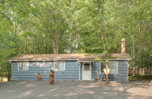 'Sasquatch Inn' Albrightsville Cottage with Deck