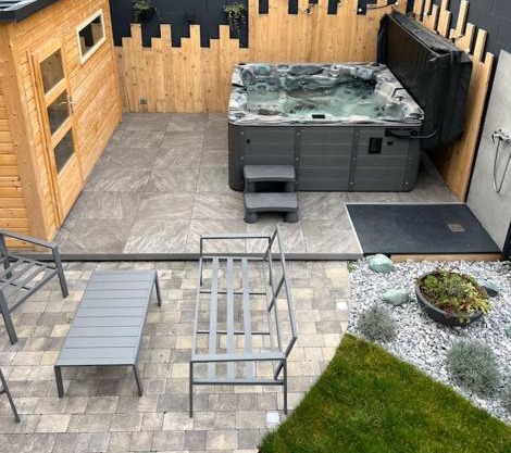Sauna et SPA en rez-de-jardin au pied de la montagne